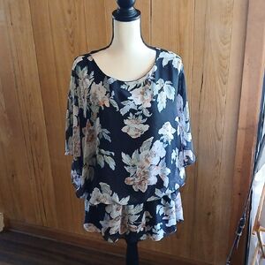 Black and White Relaxed Tiered 3/4 Sleeve Blouse